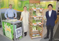 Stand de Produce First con su marca Daily Veggies de vegetales asiáticos cultivados en México. Guenni Schorcht, Elisa Ferreiro y Jose Negrete recibieron a muchos clientes que se interesaron por sus productos.